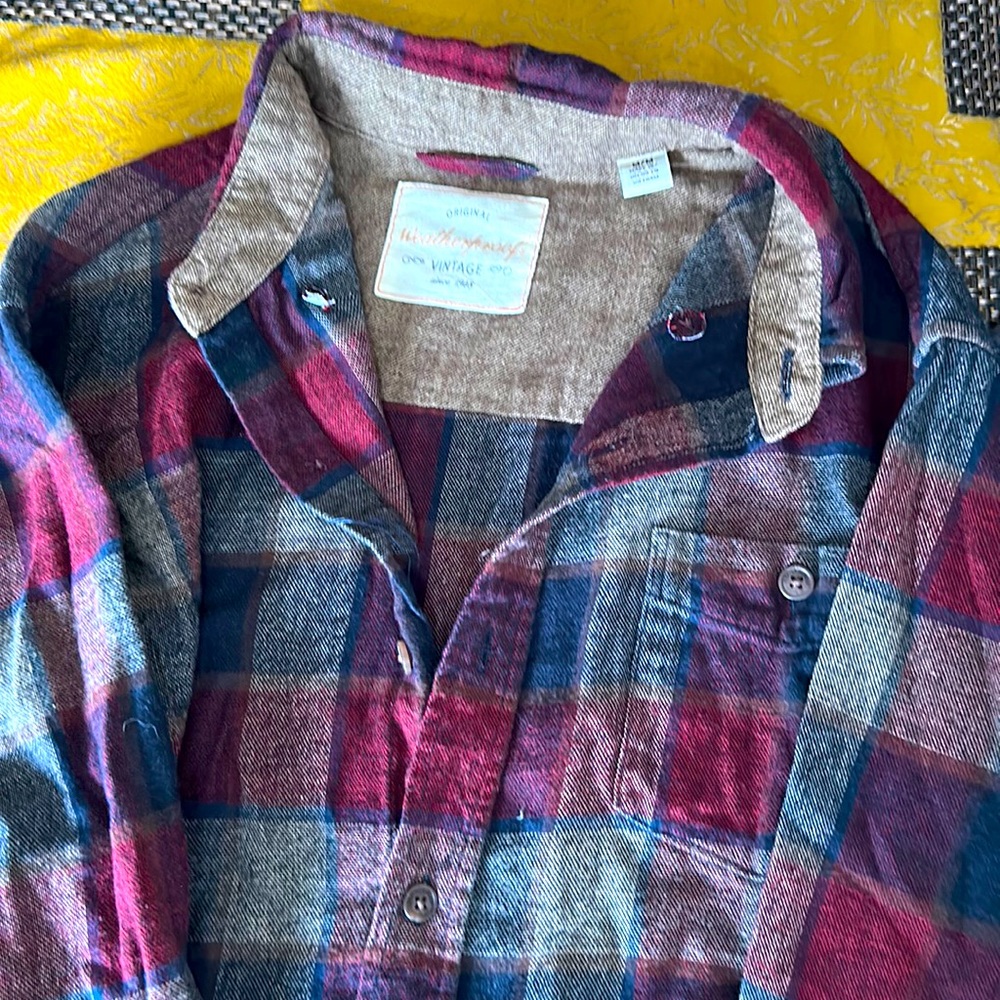 Plaid button down long sleeves button closer pocket shirt